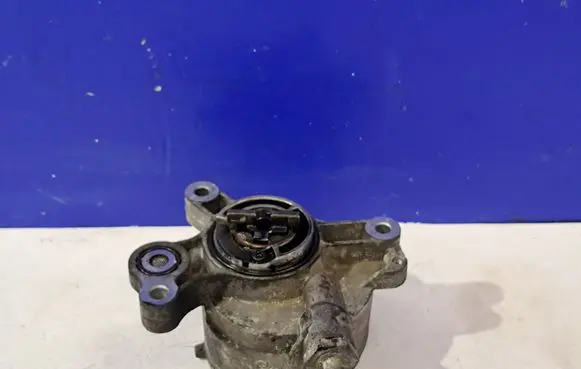 Volvo V50 Vacuum pump 30725859