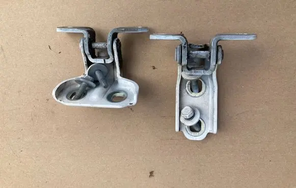 Opel Mokka Rear door upper hinge 