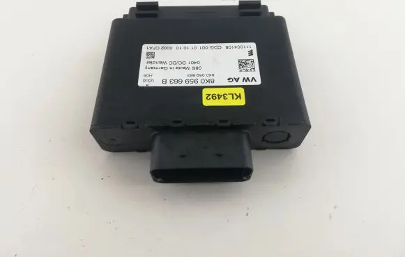 Audi A4 S4 B8 8K Voltage converter/converter module 8K0959663B KL3492