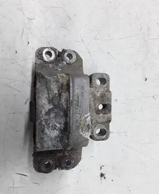 Volkswagen PASSAT B6 Engine mount bracket 3C0199555