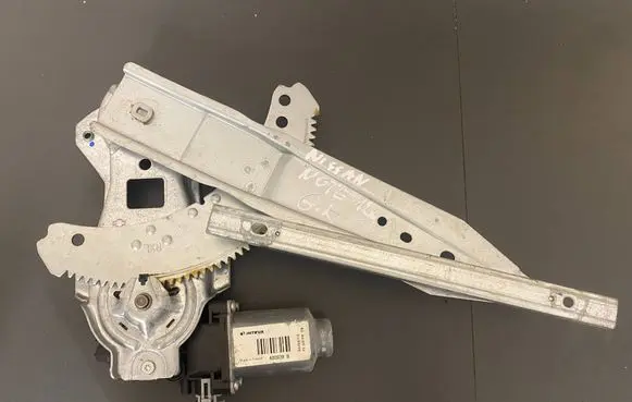 Nissan Note (E11) Rear door window regulator with motor 400928B