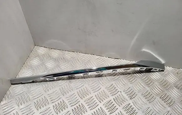 Front bumper splitter molding