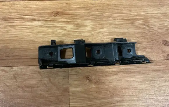 Volkswagen PASSAT B6 Front bumper mounting bracket 3C0807184