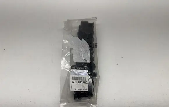Renault Master IV Front bumper mounting bracket 620500787R