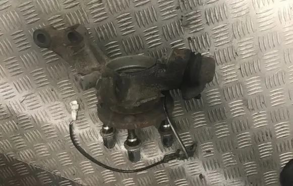 Toyota Corolla Verso AR10 Front wheel hub spindle knuckle