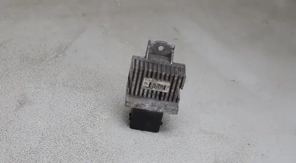 Land Rover Evoque I Glow plug pre-heat relay AV6112A343BA