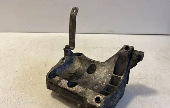 BMW X3 E83 A/C compressor mount bracket 7796352