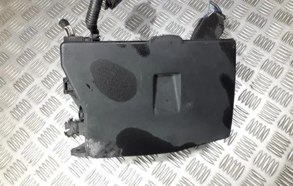 Toyota Auris 150 Fuse box set 8266202210 7233r0a2