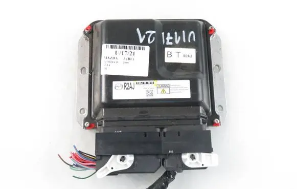 Mazda 3 II Engine control unit/module R2AJ18881D