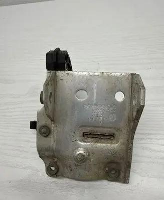 BMW 5 F10 F11 Radiator mount bracket 7186514 7207152 7211162