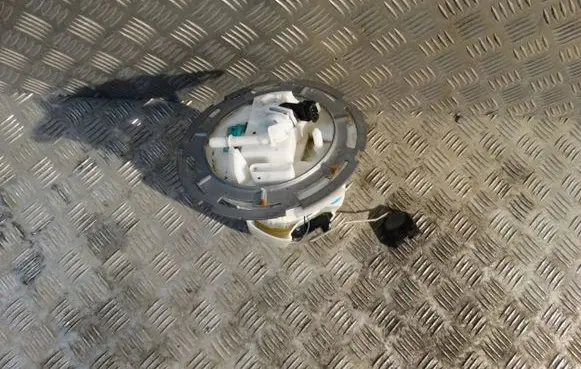 Mercedes-Benz C W205 In-tank fuel pump A2054708501
