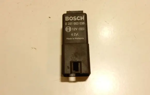 Volkswagen PASSAT B6 Glow plug pre-heat relay 0281003038 038907281D 22190