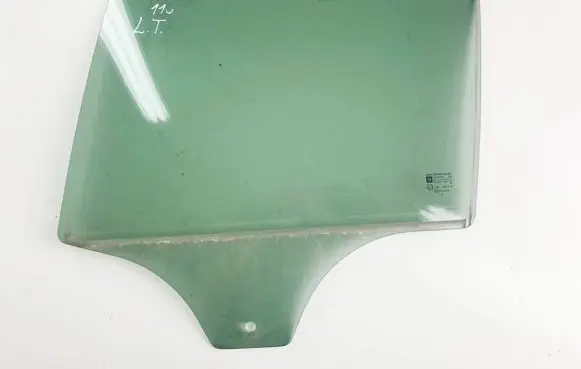 Opel Corsa D Rear vent window glass 43R000010 E000269 DOT749AS3M1235