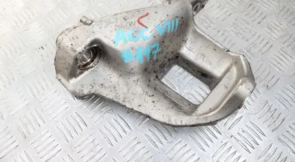 Honda Accord Engine mount bracket