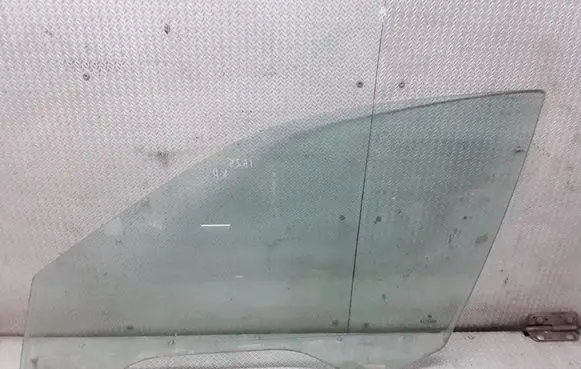 BMW 5 E39 Front door window glass four-door
