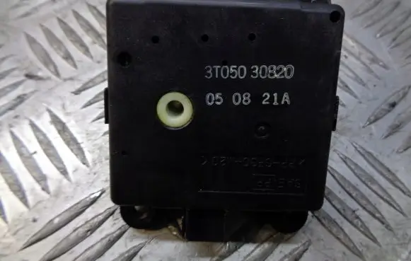 Nissan Primera A/C air flow flap actuator/motor 3T050-30820