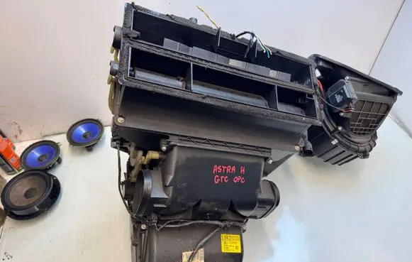 Opel Astra H Interior heater climate box assembly 13244360 282281 52418884