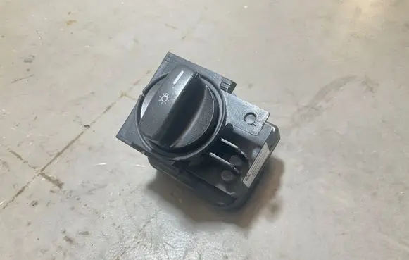Mercedes-Benz B W245 Light switch 1695451704 32220501 0379241
