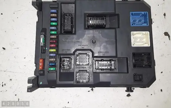 Citroen C3 Picasso Fuse module 9664983480