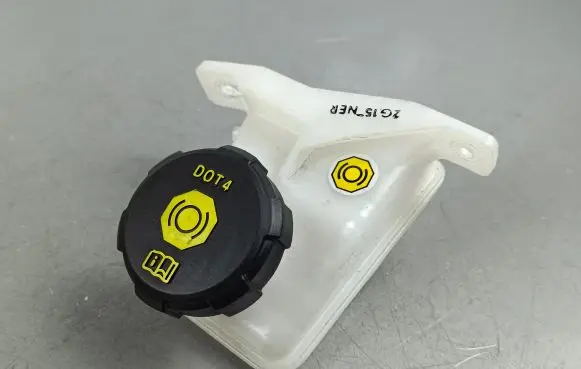 Brake fluid reservoir