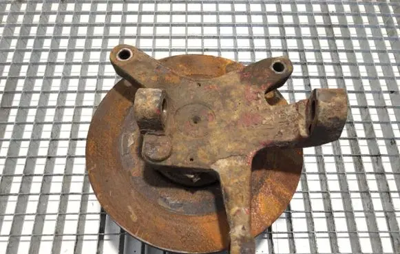 Iveco Daily 30.8 - 9 Front wheel hub spindle knuckle