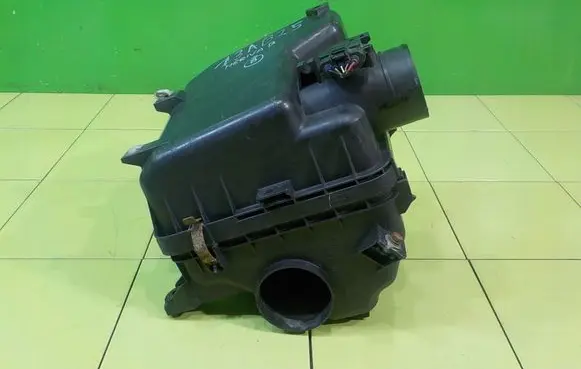 Mitsubishi L200 Air filter box 