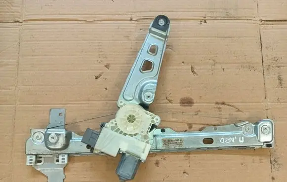 Peugeot 5008 Front door window regulator with motor 9682808980
