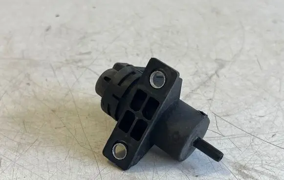 Mercedes-Benz Vito Viano W447 Turbo solenoid valve 8200762162