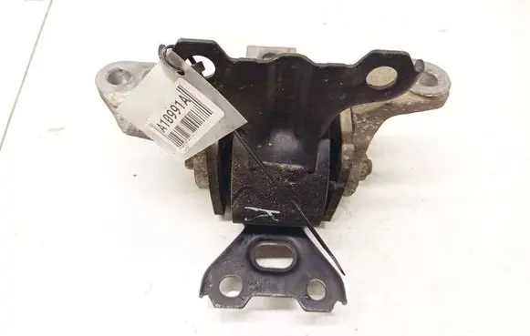 Mitsubishi Outlander Engine mount bracket