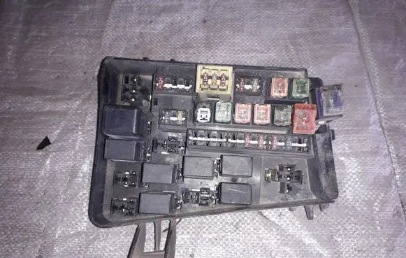 Mitsubishi Space Star Fuse module