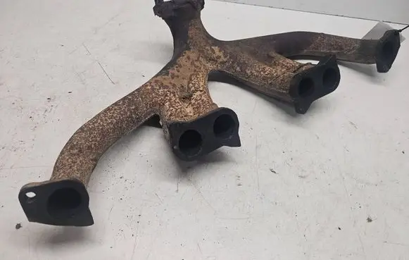 Nissan Patrol 260 Exhaust manifold