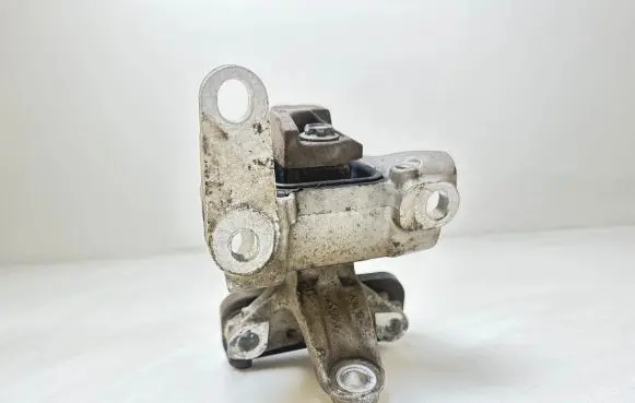 Honda CR-V Engine mount bracket 50SWY
