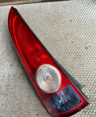 Renault Espace IV Rear/tail lights 8200027153