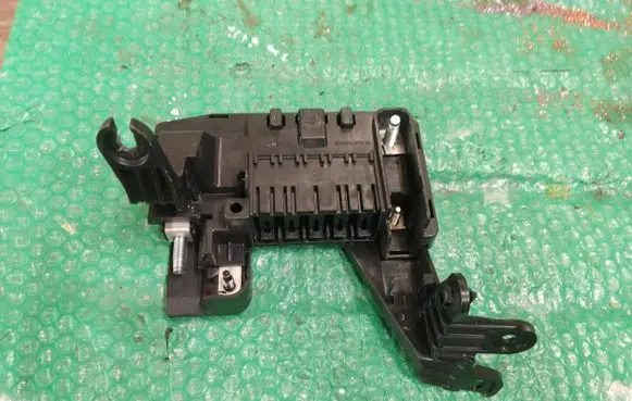 Mercedes-Benz GLE (W166 - C292) Fuse module A1665409315 33239124 YAP1046215