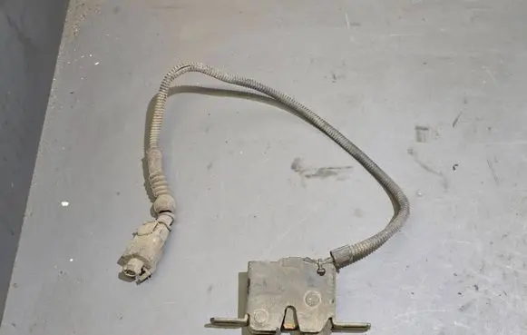 Audi A8 S8 D3 4E Engine bonnet/hood lock/catch 4E0823509C