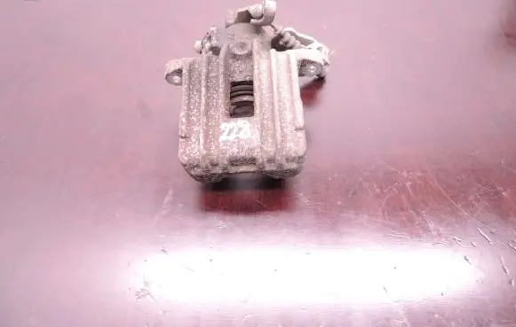 Skoda Fabia Mk1 (6Y) Rear brake caliper D228