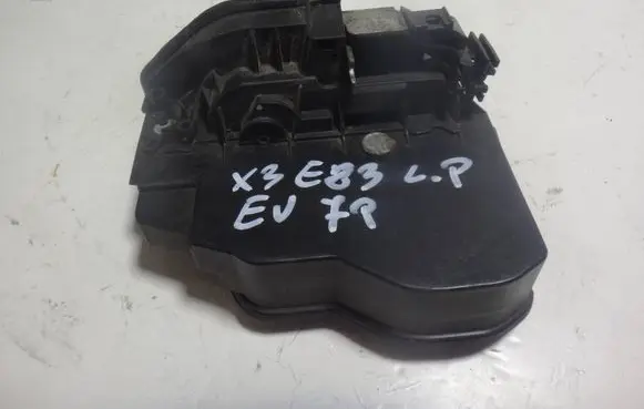 BMW X3 E83 Front door lock 7167071