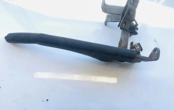 Handbrake/parking brake lever assembly