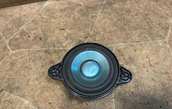 Mercedes-Benz CLS C218 X218 Front door speaker A2128202002