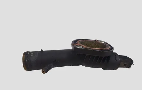 Volkswagen PASSAT B6 Engine coolant pipe/hose 03L121131F