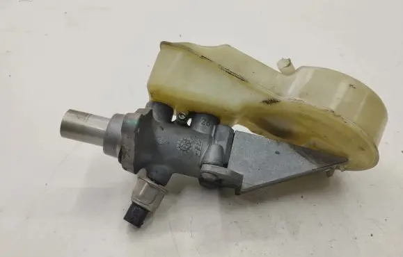 Master brake cylinder