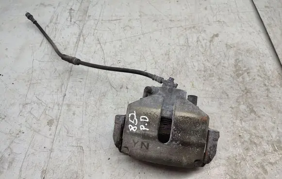Volkswagen Jetta VI Front brake caliper