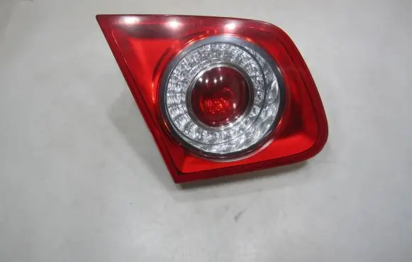 Volkswagen Jetta V Tailgate rear/tail lights 1K5945093 983151