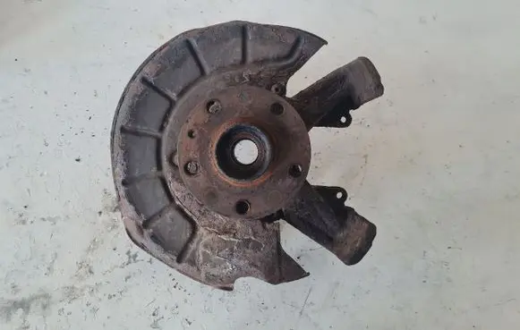 Volkswagen Golf V Front wheel hub