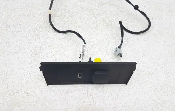 Ford Escape III USB socket connector GJ54S045P64 GJ54S045M70 GJ54S045M70A