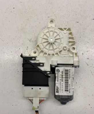 Seat Toledo III (5P) Rear door window regulator motor 5P0839402 1K0959704B F005S00155
