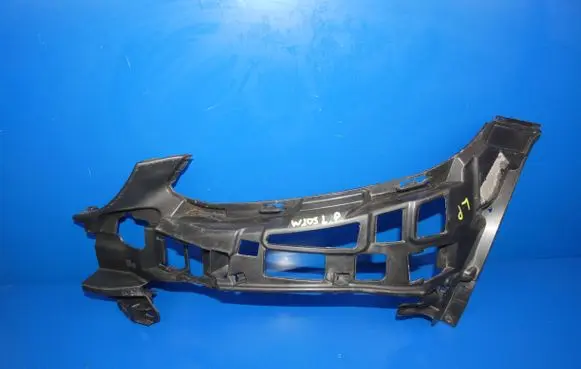Mercedes-Benz C W205 Front bumper mounting bracket A2058853165