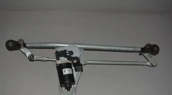 BMW X5 E53 Front wiper linkage 6913007