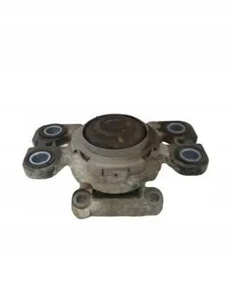 Volvo XC60 Engine mounting bracket