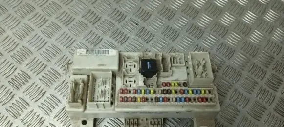 Ford Focus C-MAX Fuse module 3M5T14A073BG 519058408 00006513